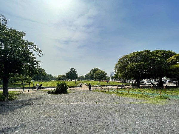 周辺環境:大師公園　(川崎大師（平間寺）に隣接する広さ約8万8千㎡の公園で、野球場、テニスコート、カナール、プールなどのほか、中国庭園も備えています)