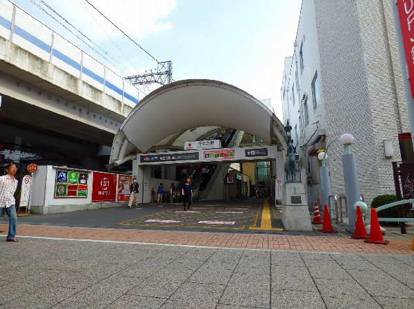 周辺環境:元住吉駅(元住吉」駅のブレーメン通りにはたくさんのお店が並んでおり、東横線の中でも住みやすいと評判の駅です。)