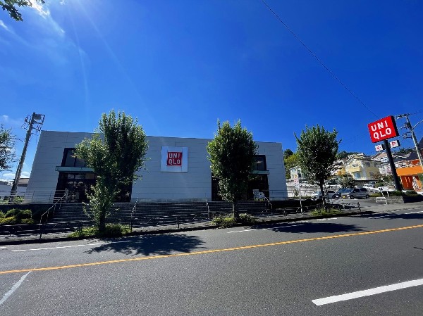 周辺環境:ユニクロ鶴川町田店　(シンプルなデザインと価格で人気。フリース、ライトダウン、エアリズム、ヒートテックなどおなじみ。)