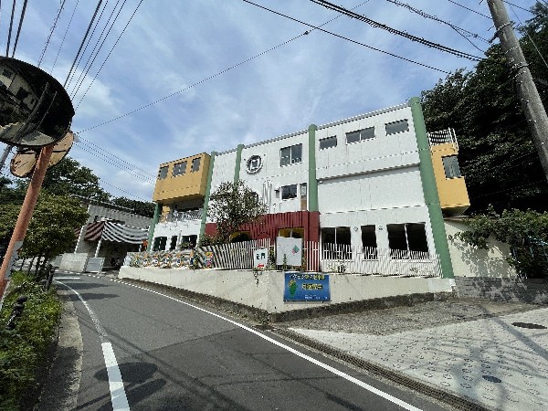 周辺環境:都田幼稚園(横浜市都筑区にある豊かな自然に囲まれた幼稚園。広い園庭でたくましく「遊び」、多くのことを「学ぶ」。 )