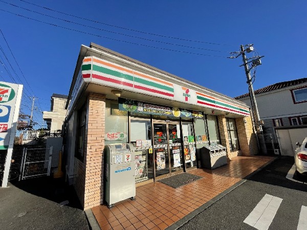 周辺環境:セブンイレブン　美しが丘西3丁目店(セブンミール、お弁当に定評のあるセブンイレブン、コンビニエンスの最大手ですね。)