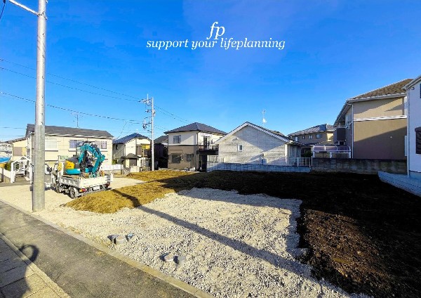 外観:敷地と道路に高低差が無く、土地のすべてを有効に利用することが出来る敷地です。