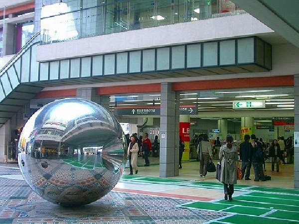 周辺環境:日吉駅(東横線通勤特急・急行停車駅、グリーンライン始発駅。「渋谷」駅へ約20分、「横浜」駅へ約12分と、好アクセス駅です。)