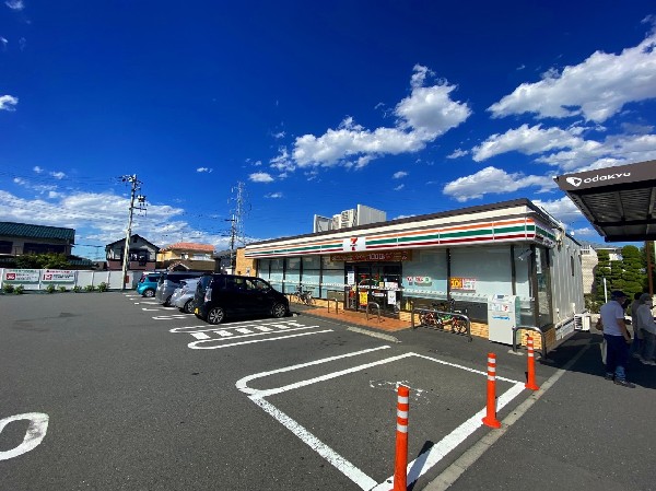 周辺環境:セブンイレブン横浜奈良北団地店(セブンイレブン横浜奈良北団地店　特にお弁当等の惣菜で一歩先を行くセブンイレブン。会社帰りに立ち寄れる立地は嬉しい限り。)