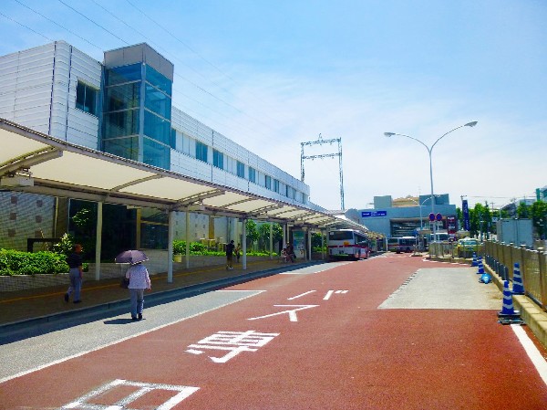 周辺環境:あざみ野駅(渋谷駅まで乗り換えなしで約35分で行ける。横浜市内で上位を争う人気の駅。)