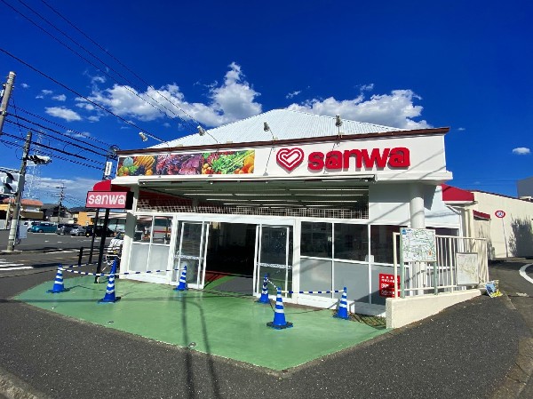 周辺環境:sanwa奈良北店(地域密着型でお客様の便利を追求したスーパーマーケット。生鮮食品を中心に加工食品、日用雑貨の品揃えも充実しています。)