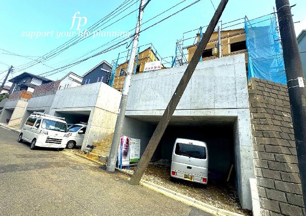 外観:空気感という居心地の良いＢＧＭは、暮らしのステージを彩り、心からのやすらぎと満足感を与えてくれます。全面開口窓を設け、通風と採光を考慮しています。