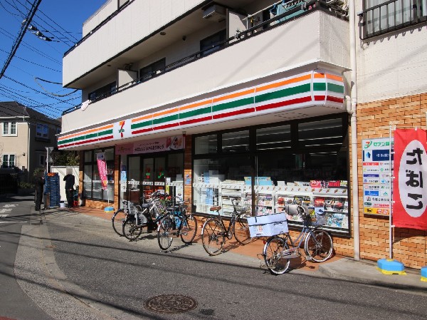 周辺環境:セブン‐イレブン 川崎大ヶ谷戸店(セブンミールは大好評です。今や公共料金の支払いや宅配など、色々な用途があるコンビニは必須ですね。)