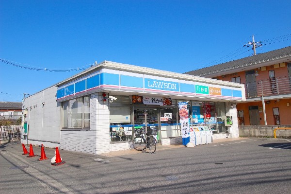 周辺環境:ローソン 川崎久地一丁目店(時間を問わず、幅広い品物が揃うコンビニ。やっぱり近いと嬉しい。)