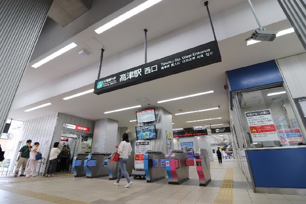 周辺環境:高津駅(渋谷駅まで約20分。二子玉川や溝の口のショッピングスポットが近く、第三京浜インターも近いので、お車、電車どちらを使っても便利です。)