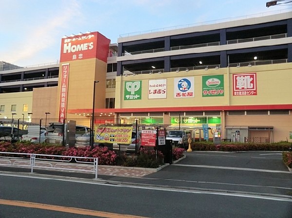 周辺環境:島忠ホームズ新川崎店(日用品、ペット用品、家電から建築資材まで何でもそろうホームセンターです。)