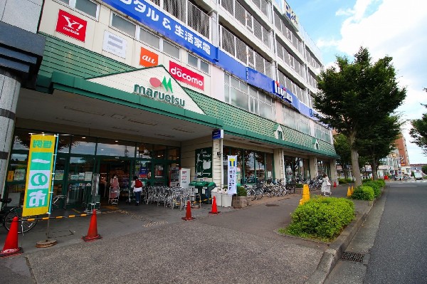 周辺環境:マルエツ鶴川店(幹線道路沿いにあり、自転車や車で立ち寄りやすい駐車場完備のスーパーです。朝9時から夜9時まで営業。駐車場は65台無料です！)