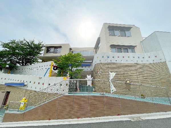 周辺環境:大場白ゆり幼稚園(大場白ゆり幼稚園では異学年交流のオープンクラスの導入や専門講師など保育に取り入れています。)