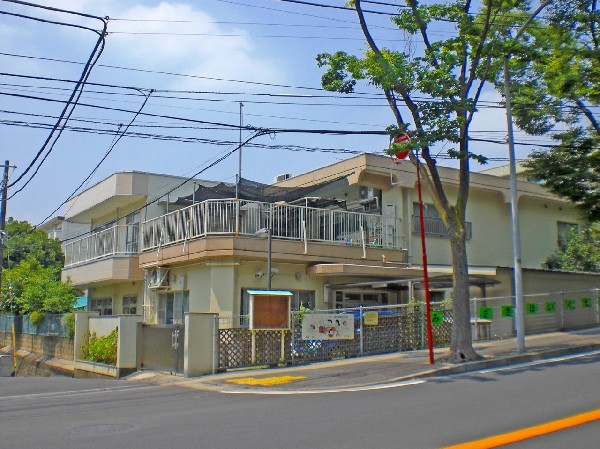 周辺環境:宮崎保育園(田園都市線「宮崎台」駅から徒歩5分ほどの場所にある川崎市の認可保育園です。駅から近い保育園ですが、四季の変化を感じる広い園庭があります。)