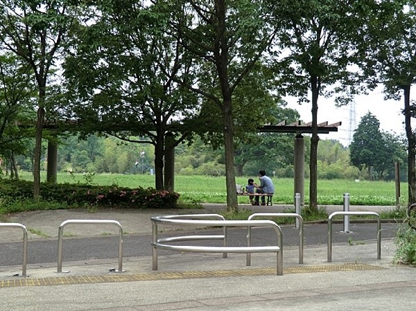 周辺環境:太尾見晴らしの丘公園(眺めの良い公園で、人気のターザンロープやザイルクライミング、その他にも一通りの遊具がそろっています。)