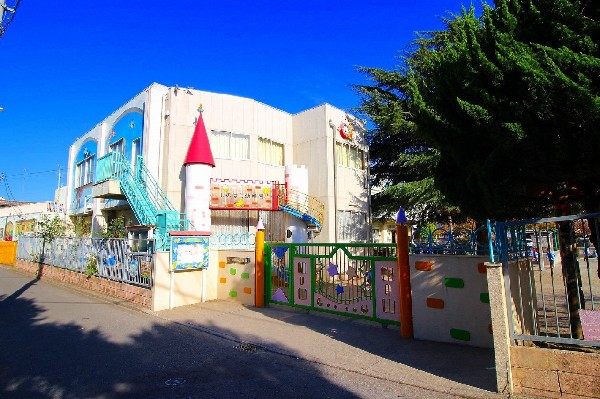 周辺環境:しのはら幼稚園(昭和45年設立の大型幼稚園。敷地の広さが特徴。また大型プールも備えているので夏は水遊びができる。)