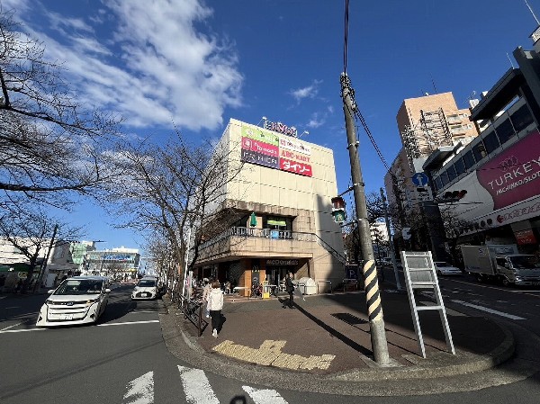 周辺環境:フレルさぎ沼　(鷺沼駅前のショッピングセンター。素敵なものに触れあえる場所として、おいしいもの、おしゃれなものなど毎日を彩る様々な専門店があります。)