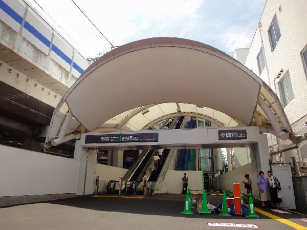 周辺環境:元住吉駅(東横線の日吉と武蔵小杉に挟まれた各駅停車駅。環境に配慮しており、太陽光発電や雨水の再利用といったエコシステムを採用していることでも注目されています。)