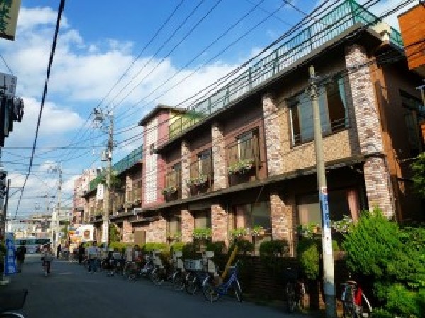 周辺環境:月影学園幼稚園(広々とした自然豊かな園庭でのびのび遊び、専門講師によるアートや音楽プログラムを通じて、多彩な才能を引き出します。)