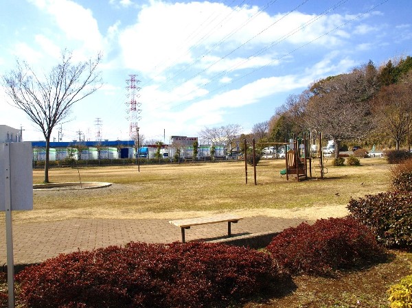 周辺環境:大熊町つつじ公園(近隣には、公園もあり、青空の下で駆け回ったり、思い思いの遊びができます。子供たちの元気で楽しそうな声が響き渡ります。)