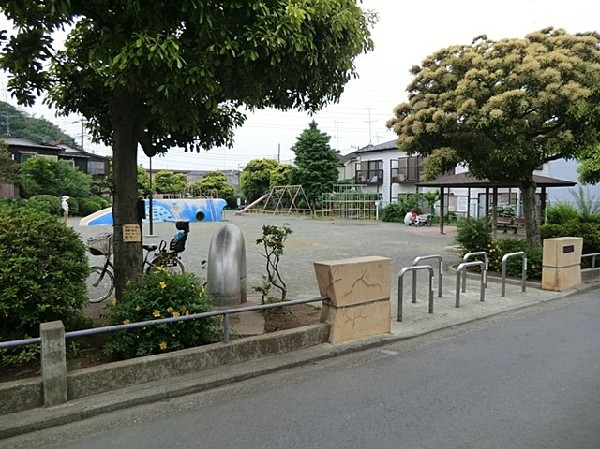 周辺環境:大曽根公園(近隣には、公園もあり、青空の下で駆け回ったり、遊具で遊んだり、思い思いの遊びができます。)