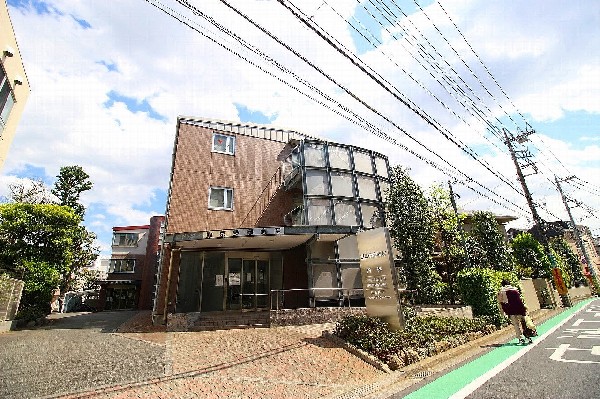 周辺環境:東京多摩病院(狛江市の閑静な住宅街にあります。療養病院として長い伝統を持ち、良好な環境を整え安心してご入院・ご療養ができます。　)