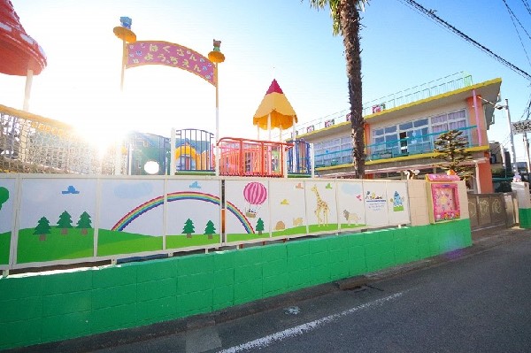 周辺環境:白山幼稚園(毎日の送り迎えに無理のない距離感にある幼稚園です。園舎から子供たちの元気な声が聞こえてきます。)