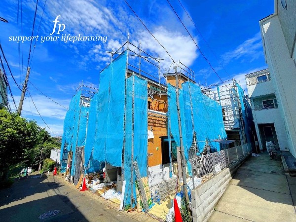 外観:田園都市線「たまプラーザ」駅まで徒歩圏内の閑静な住宅地に、ルーフバルコニー付きの2階建住宅が誕生します！