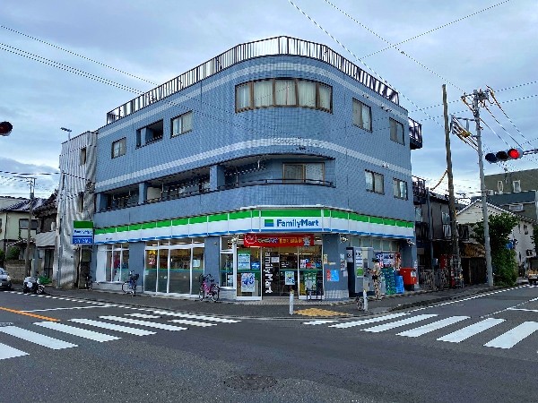 周辺環境:ファミリーマートますや古市場店(コンビニが近いのは何かと助かります。いまや買物だけではなく、行政、銀行、民間サービス等、日常生活に深く関係する最重要施設。)