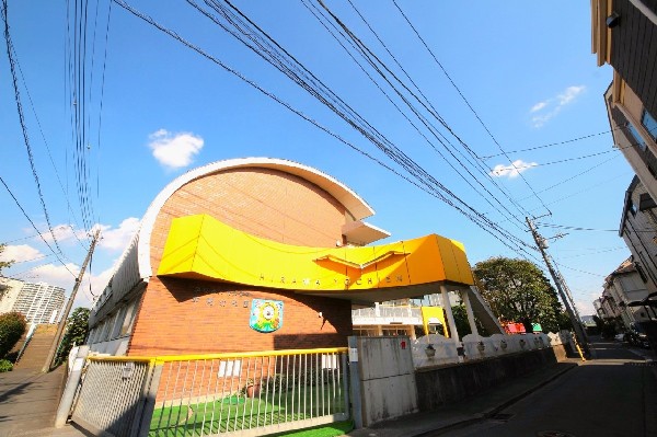 周辺環境:平間幼稚園(多摩川河川敷の自然と融合した遊びを通して自分らしく心豊かな子を育てる幼稚園です。)