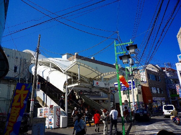 周辺環境:菊名駅(東急東横線の特急、通勤特急、急行停車駅で、JR横浜線と2路線利用可能。新幹線停車駅「新横浜」駅へ1駅2分、という利便性の高い駅。)