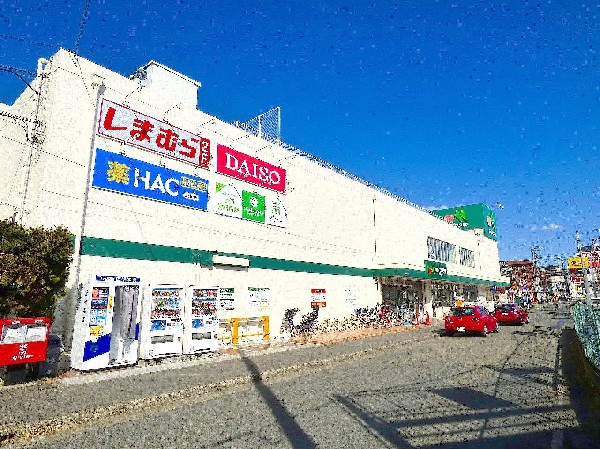 周辺環境:マルエツ柿生店(食品スーパーマーケットとしては店舗数・売上高で国内最大規模と言われ、全国にスーパーマーケットをチェーン展開しているマルエツ。)