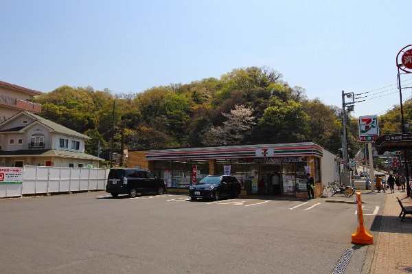 周辺環境:セブンイレブン川崎長尾橋店(なくてはならないコンビニが徒歩5分程度で行けるのはありがたい。惣菜、弁当など進化続けるセブンイレブン！)