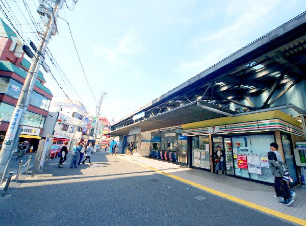 周辺環境:読売ランド前駅(駅前のバス停からよみうりランドへ、ご家族で気軽にお出掛けできます。緑にも恵まれた環境です。新宿駅まで約26分でアクセス可能。)