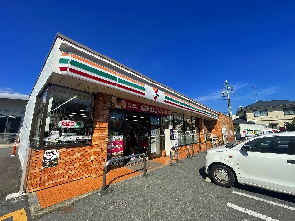 周辺環境:セブンイレブン川崎小杉陣屋町2丁目店(セブンミール、お弁当に定評のあるセブンイレブン、コンビニエンスの最大手ですね。)