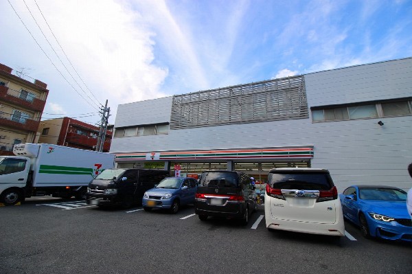 周辺環境:セブンイレブン川崎馬絹西店(セブンミール、お弁当に定評のあるセブンイレブン、コンビニエンスの最大手ですね。)