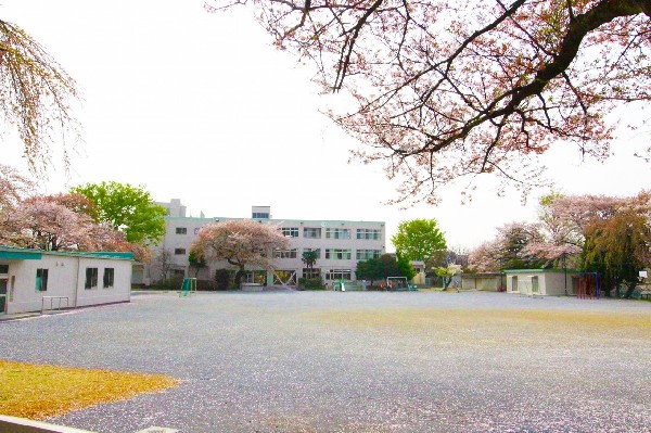 周辺環境:稲城第二小学校(学校教育目標・自ら学ぶ子　・心豊かな子　・たくましい子)