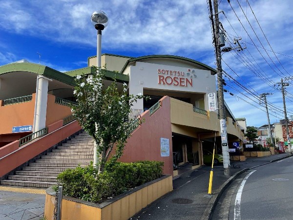 周辺環境:そうてつローゼン白根店(営業時間は800～2200。店舗1階が駐車場となっており、天候の悪い日でも、濡れたりする事なく買い物が出来ます。)