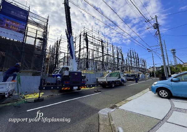 外観:小田急線「読売ランド前」駅から徒歩16分！区画整理された閑静な住宅街で落ち着いた日常を送ることの出来る住環境です。