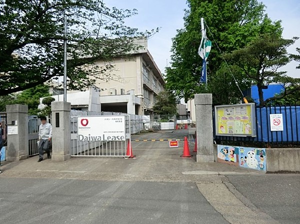 周辺環境:旭町小学校(明るく元気な子　最後までがんばる子　人のためにつくす子　心やさしい子)