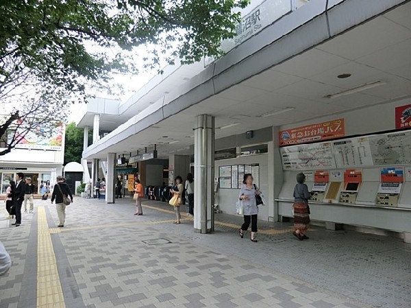 周辺環境:鷺沼駅(準急、急行列車も停車します。駅前は人や車の行き来が多いですが、離れると一変、のどかな雰囲気の住宅街が広がっています。)