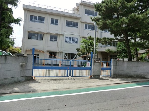 周辺環境:梶ヶ谷小学校(梶ヶ谷小は、ひと・もの・こととかかわりあって学び続ける子どもを育てます。)