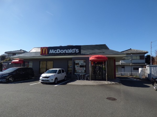 周辺環境: マクドナルド下麻生店　(県道沿いにある利便性の高いお店です。駐車場20台、ドライブスルーも便利です。)