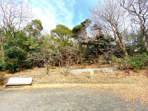 周辺環境:市ヶ尾遺跡公園(住宅街らしく近隣には公園が複数ありますので、お子様にも嬉しい住環境です。きっと、お気に入りの公園がみつかるはずです。)