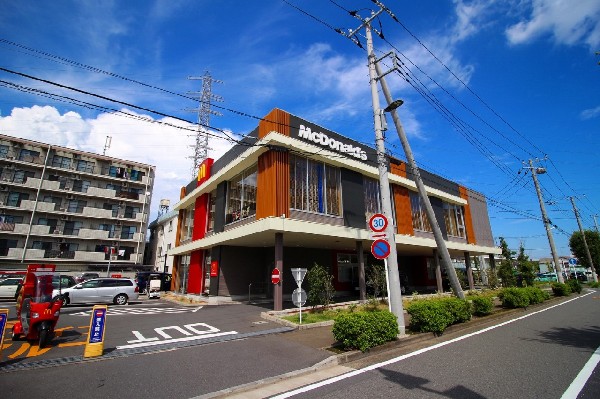 周辺環境:マクドナルド 川崎南加瀬店(24時間営業中。無料の駐車スペースが24台ありますので車での来場も便利。)