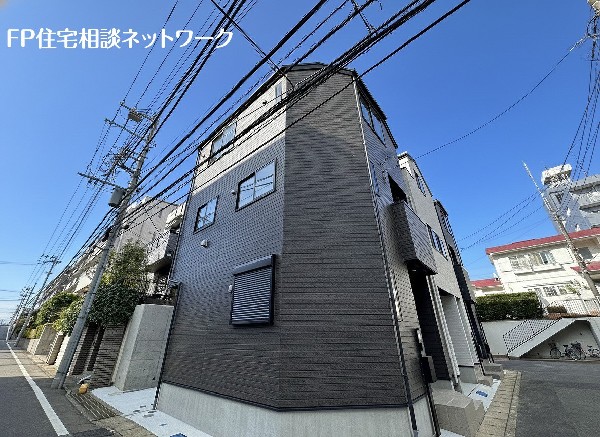 外観:毎日のお散歩も快適な緑に恵まれた閑静な住宅地は、伸び伸びスローライフを叶えてくれます。自然豊富な季節の移ろいを身近に感じられる環境で子育てすれば、お子様もきっと素直に成長してくれるはずです！