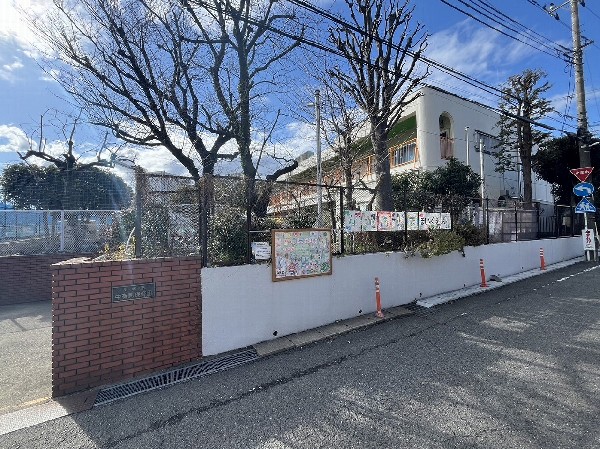 周辺環境:中有馬保育園(近隣には保育園が点在しており、子育て中の方にとって、とても心強い環境です。保育園が近いことで送り迎えなどの負担も減りますね。)