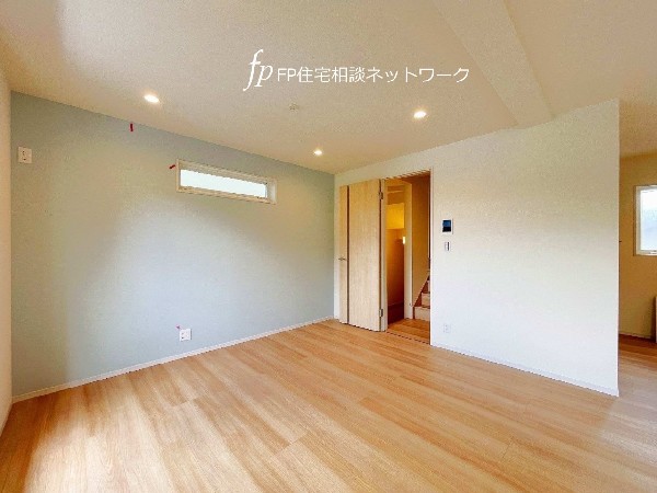 大切な家族が集まるからこそこだわりたいLDK。休日はお陽さまの光をたっぷりと取り込めるぽかぽかリビングで過ごしませんか。