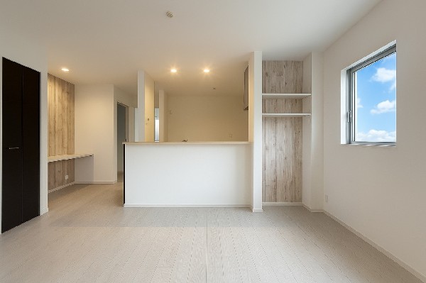 対面式のカウンターキッチンですので、出来上がったお料理をカウンターに並べてお子様が運ぶなど、お手伝いの時間も増えそうですね！