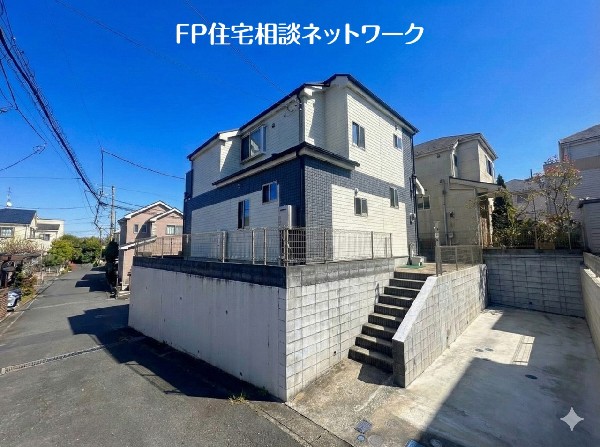 外観:閑静な住宅地で子育て家族にピッタリ。毎日のお散歩も快適な緑に恵まれたエリアで、自然に包まれた穏やかな暮らしを実現するための、ゆとりある住環境が整っています。